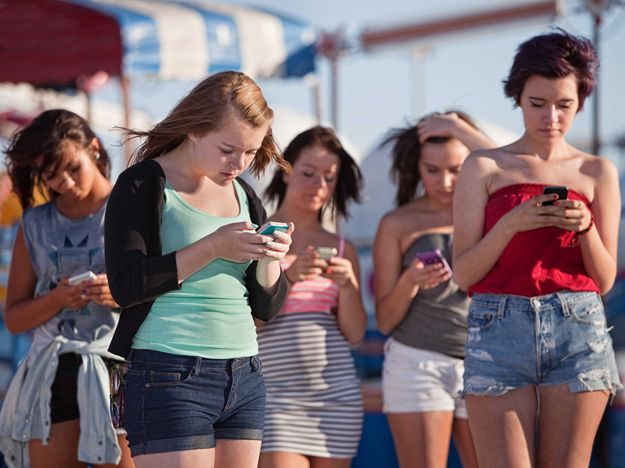 group-of-girls-looking-at-phones